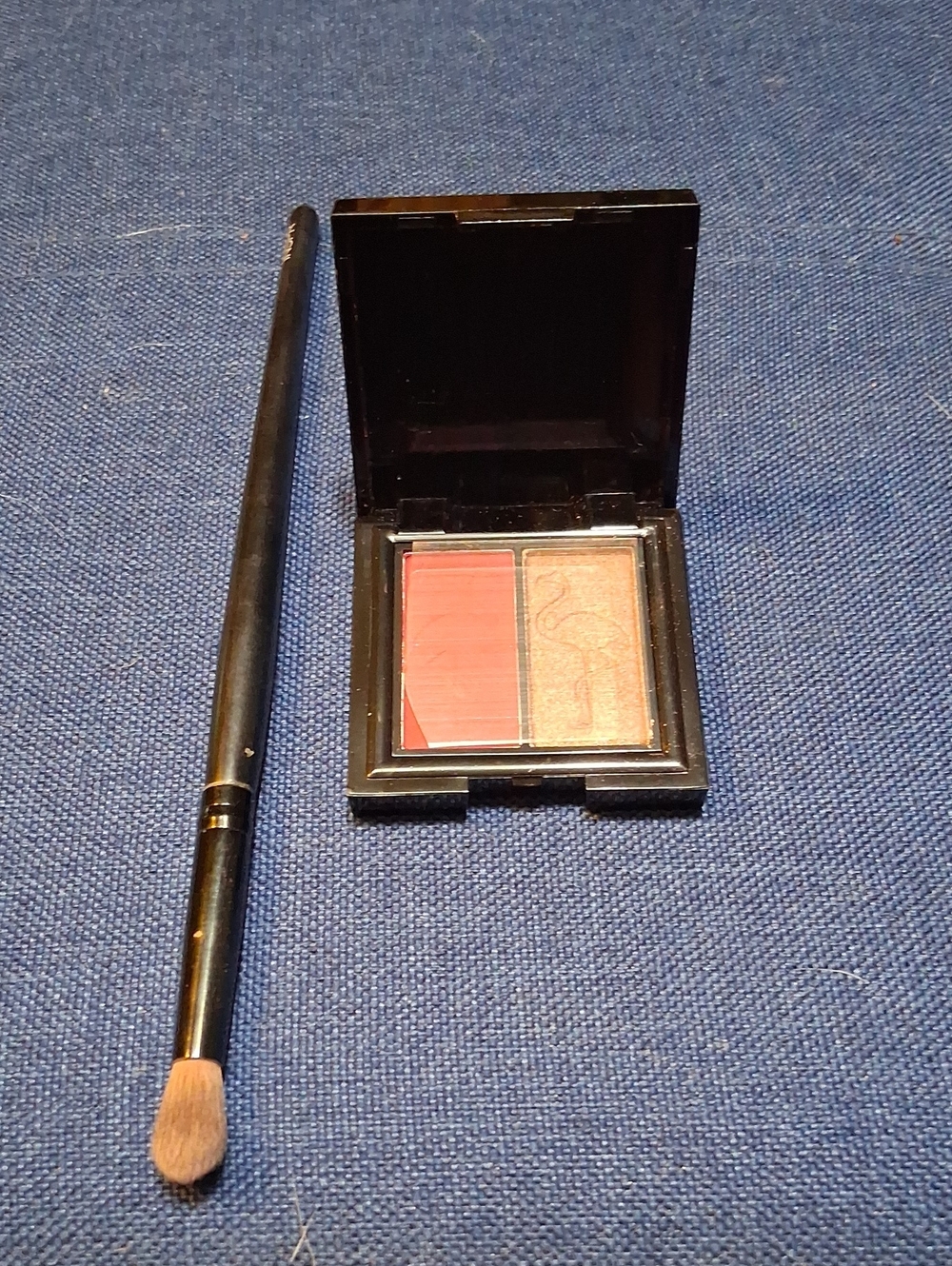 Dual-Pan Eyeshadow Duo in Coral Pink & Shimmer Peach With Fluffy Eye Brush